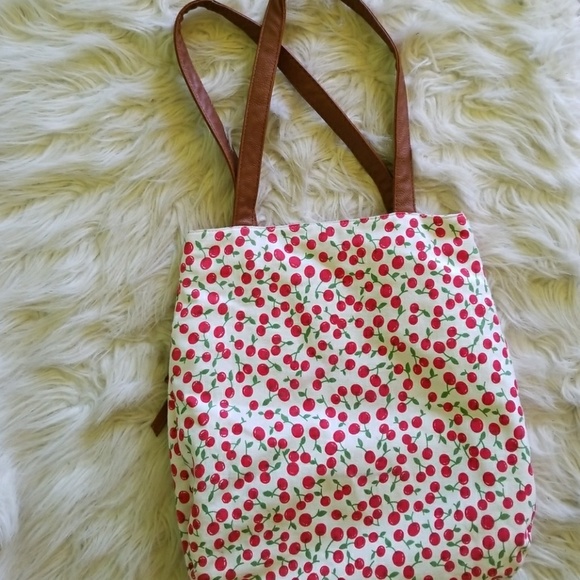 🍒 Large Cherry Print Tote 🍒 - Picture 6 of 6